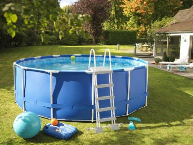 Comment installer la piscine autoportée de Intex ?