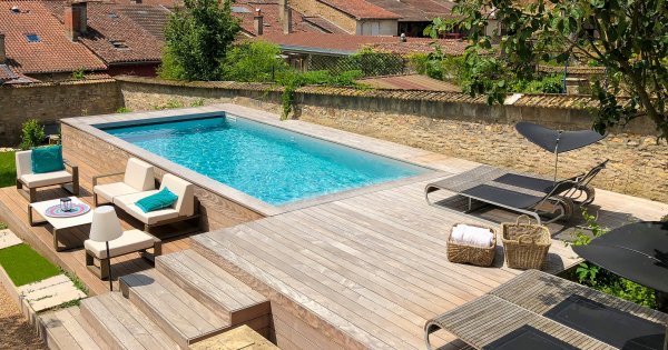 l installation d une piscine hors sol dans le jardin 