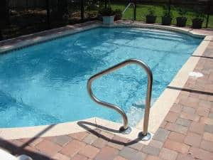 avantages d'une mini-piscine coque