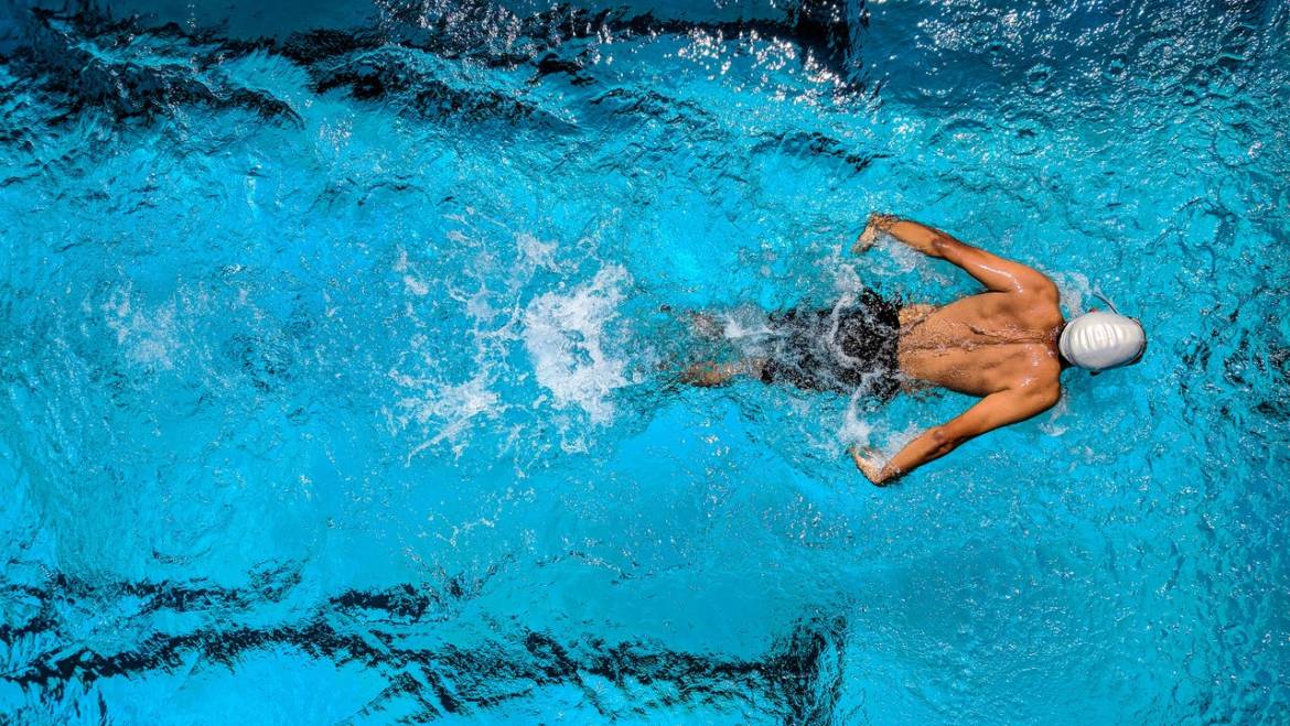 Comment est fabriquée une piscine coque en polyester ?